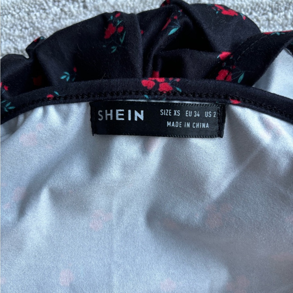 SHEIN Ruched Crop Tank - Picture 3 of 3